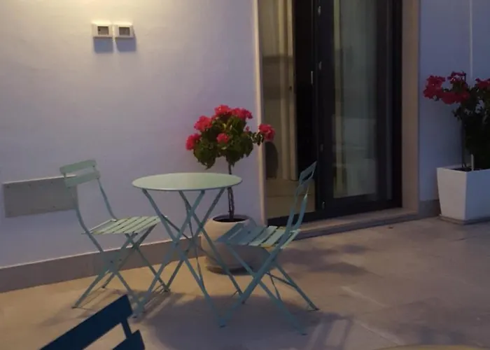 Del Corso Con Parcheggio Custodito