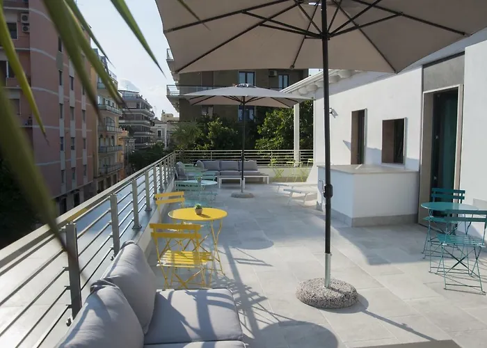 Alojamento de Acomodação e Pequeno-almoço Del Corso Con Parcheggio Custodito 4*