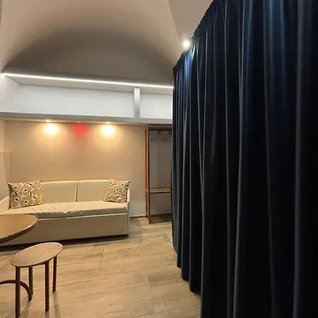 Del Corso Con Parcheggio Custodito 福查